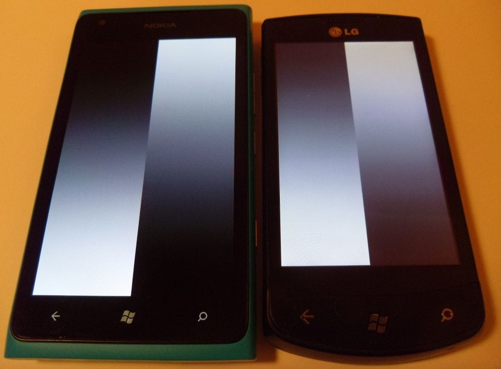 ClearBlack AMOLED vs TN LCD (gradient)