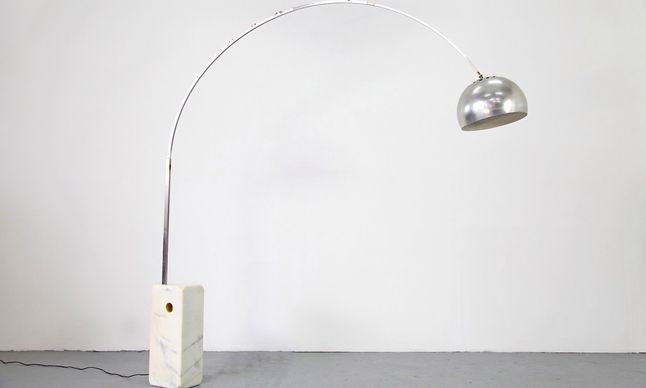 Lampa Arco, wzór Achille i Piera Giacomo Castiglioni. Licencjonowana kopia kosztuje jedyne 1800 funtów.