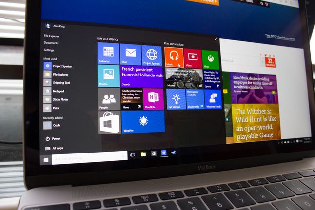 MacBook 2015 z Windows 10. Źródło: alexvking.com