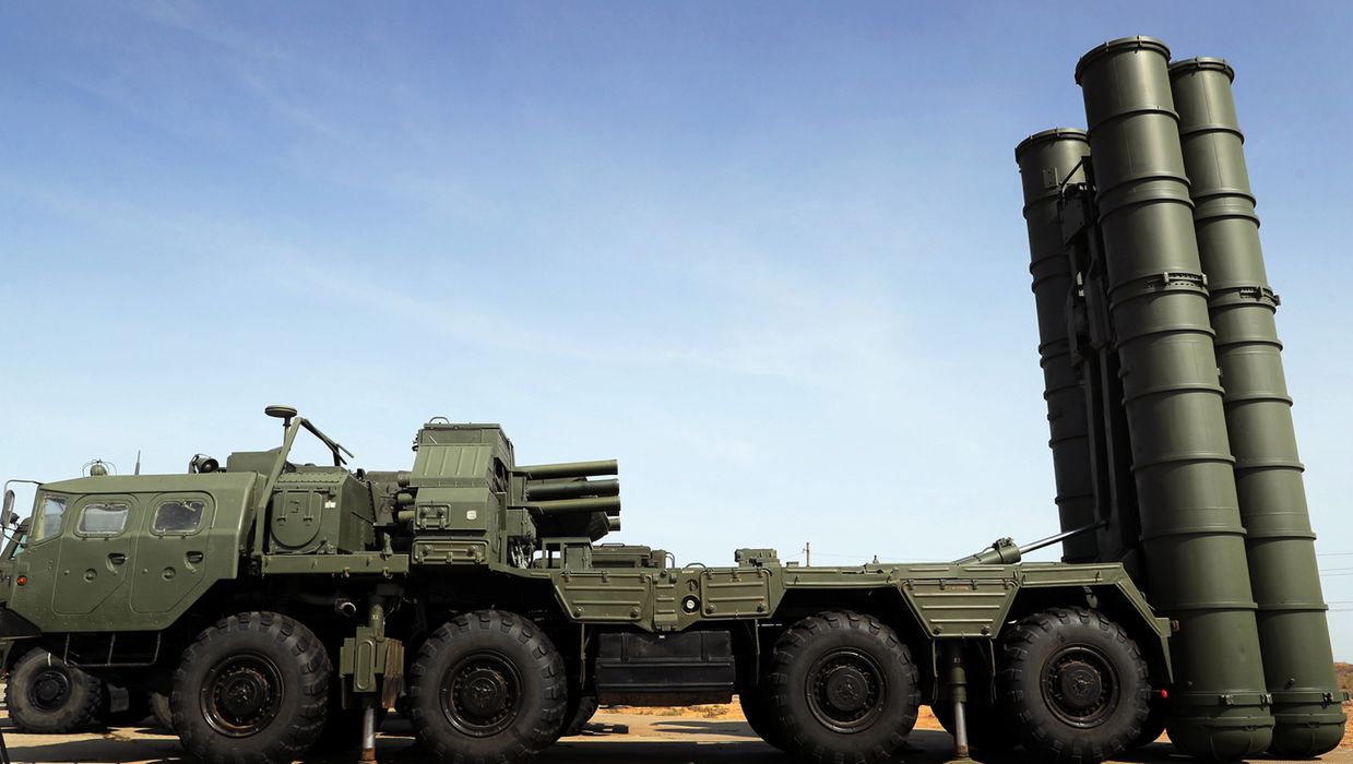 Rosja dostarczyła Białorusi system rakietowy S-400 do celów szkoleniowych.