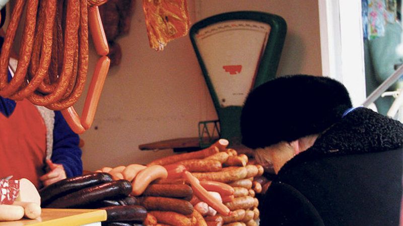 Handel na targowiskach nie zniknie. Mimo zastrzeżeń, kupujący wiedzą, że tu jest tanio