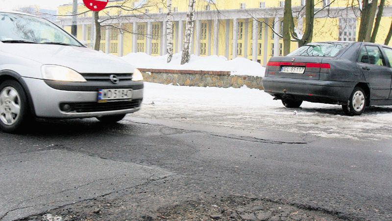 W Łodzi trudno znaleźć ulicę, w której nie ma dziur w jezdni