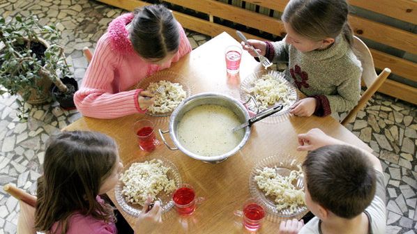 Obiady w stołówkach to często jedyny ciepły posiłek