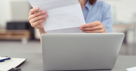 Jak piszą do nas firmy? Tak, że bez doktoratu ani rusz