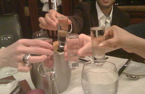 Polacy piją mniej? Kurczy się rynek mocnych alkoholi
