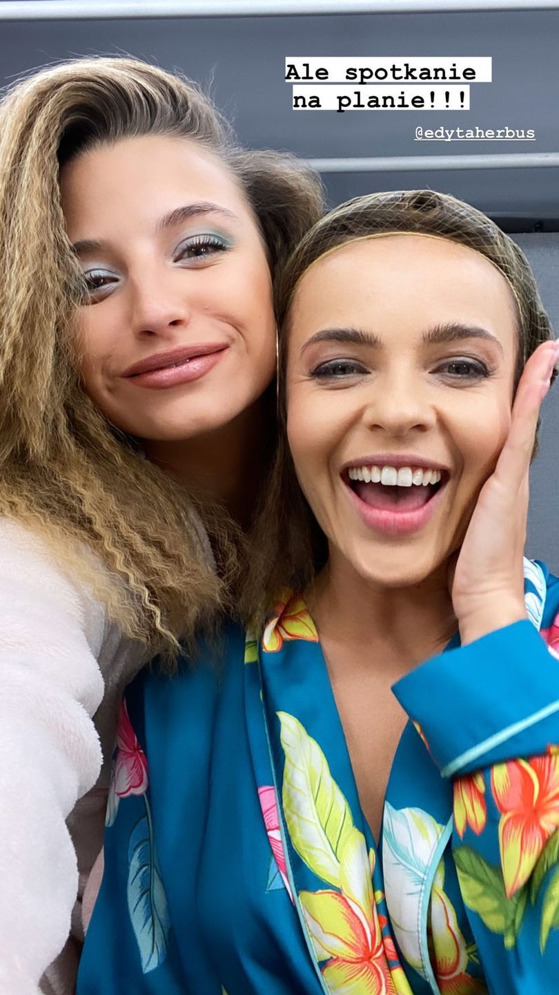 Julia Wieniawa ma karbowane włosy