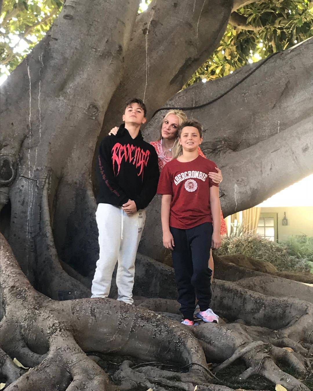 Britney Spears z synami, Instagram