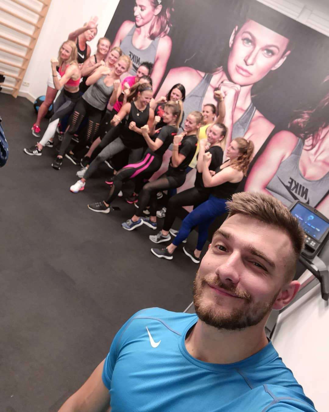 Kuba Głąb z Healthy Center by Ann trenuje gwiazdy do filmu "Całe Szczęście"