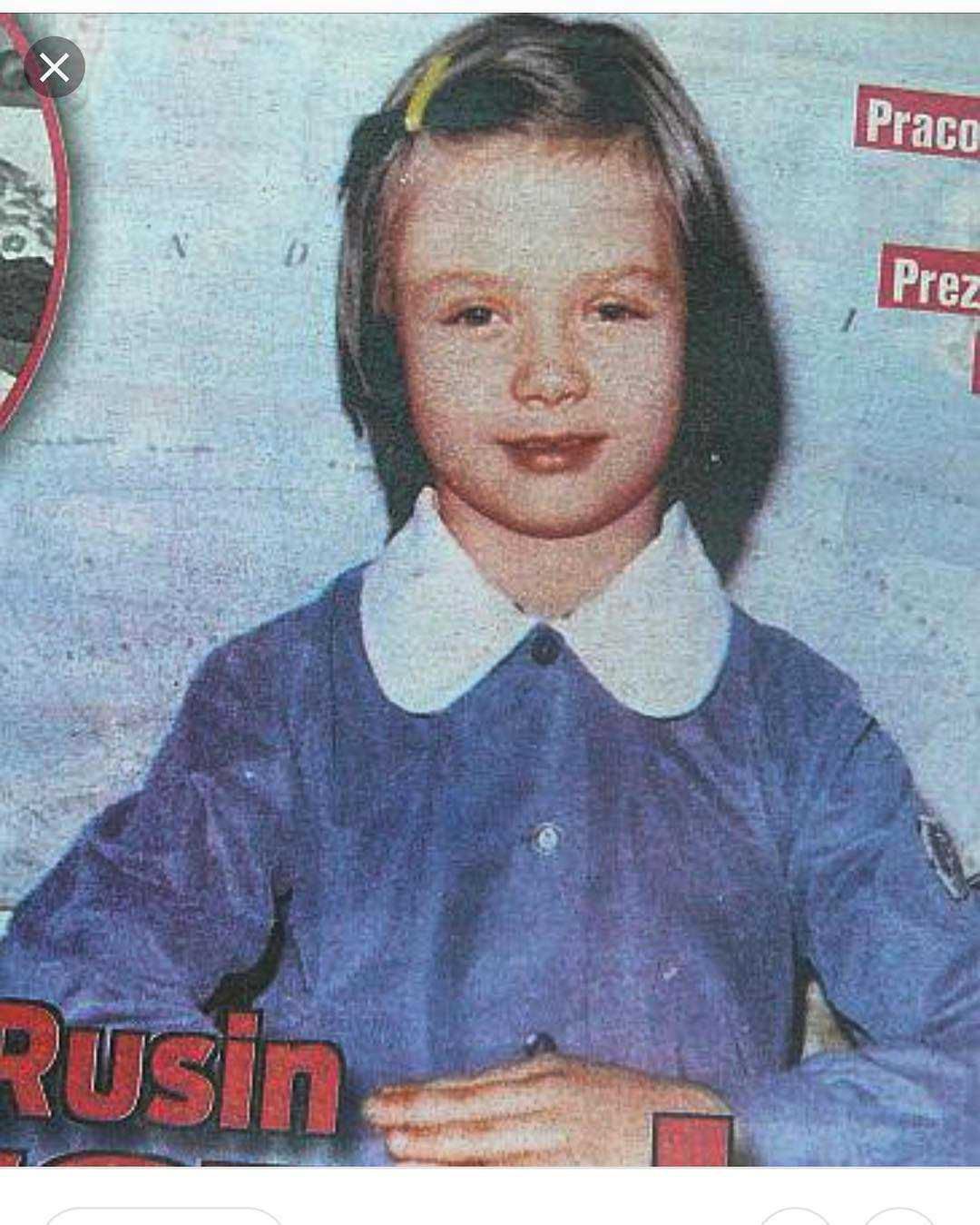 Kinga Rusin na zdjęciu z dzieciństwa