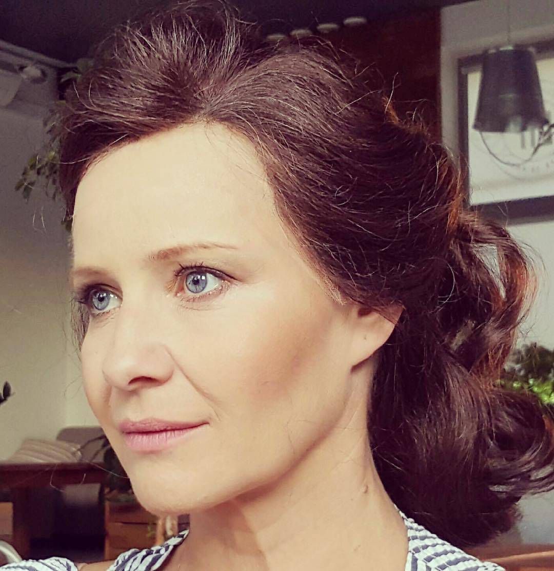 Małgorzata Kożuchowska w długich, ciemnych włosach