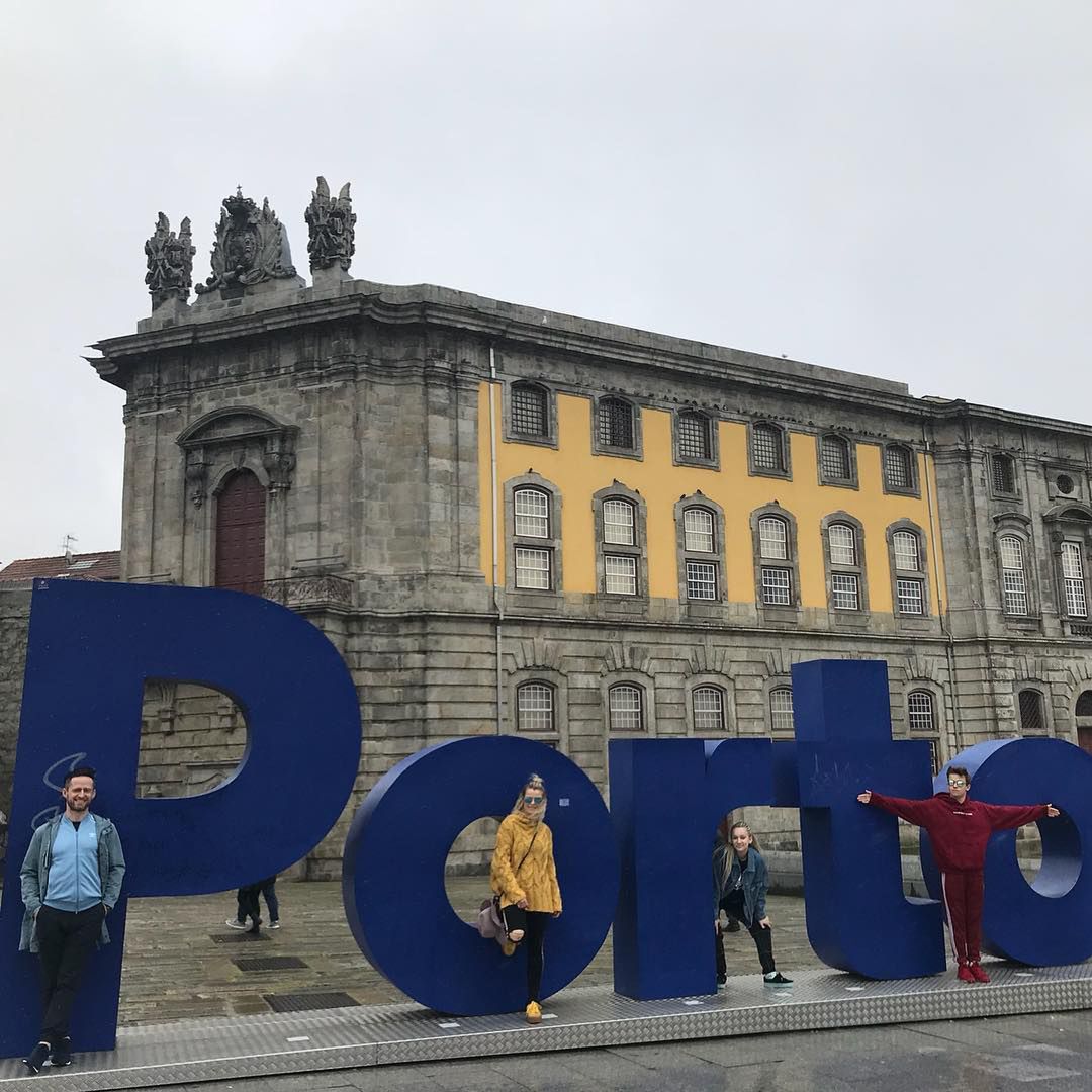 Marta Wiśniewska z dziećmi w Portugalii