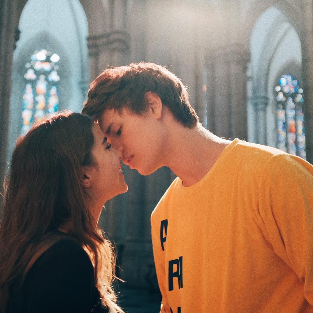 Ansel Elgort i Violetta Komyshan