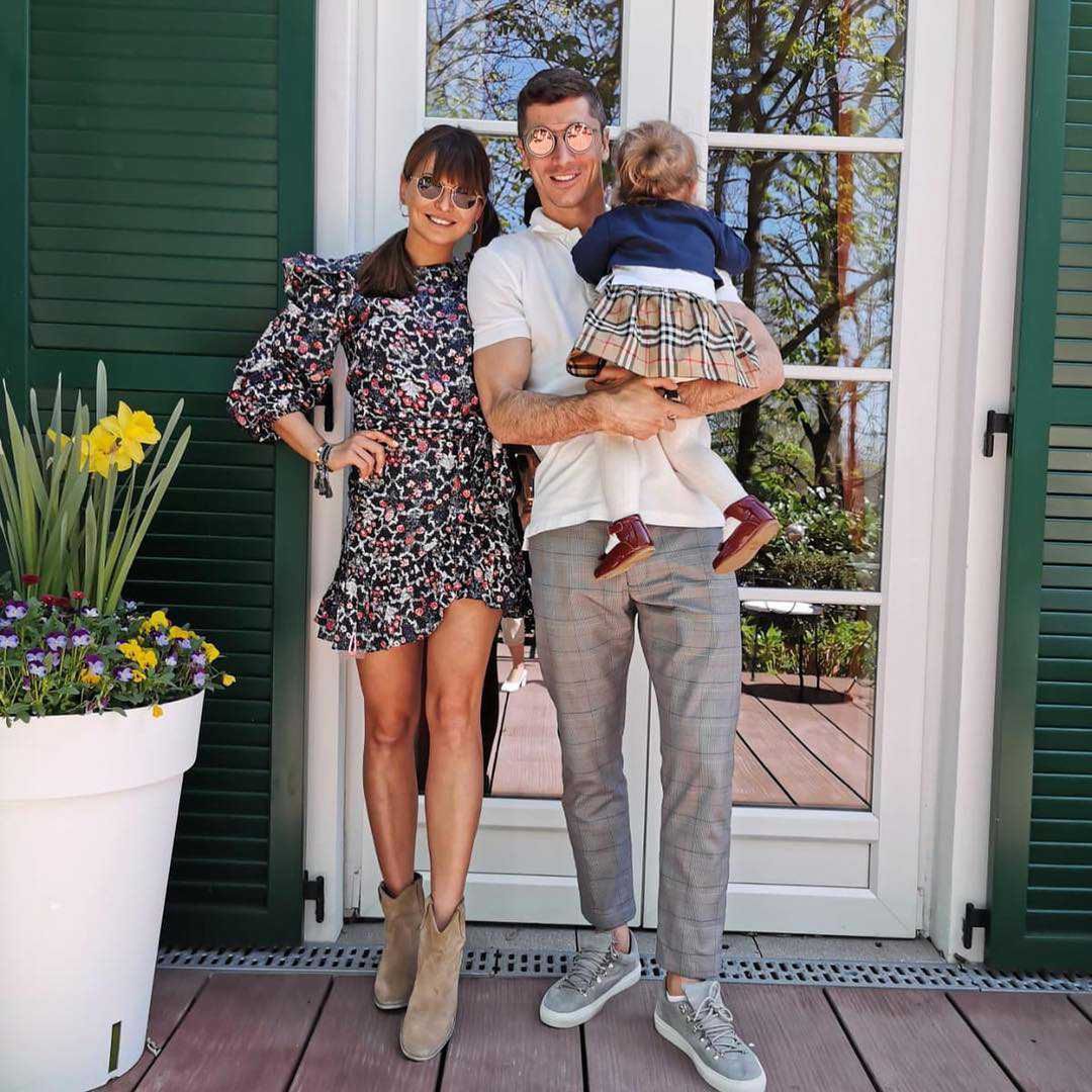 Anna Lewandowska i Robert Lewandowski z Klarą Lewandowską w Wielkanoc