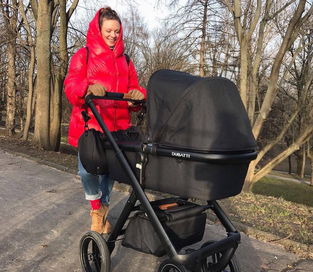Magdalena Boczarska na spacerze z Henrykiem