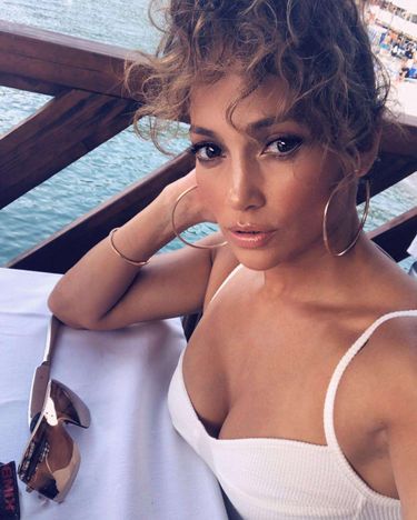 Jennifer Lopez i jej biust odpoczywają na Capri
