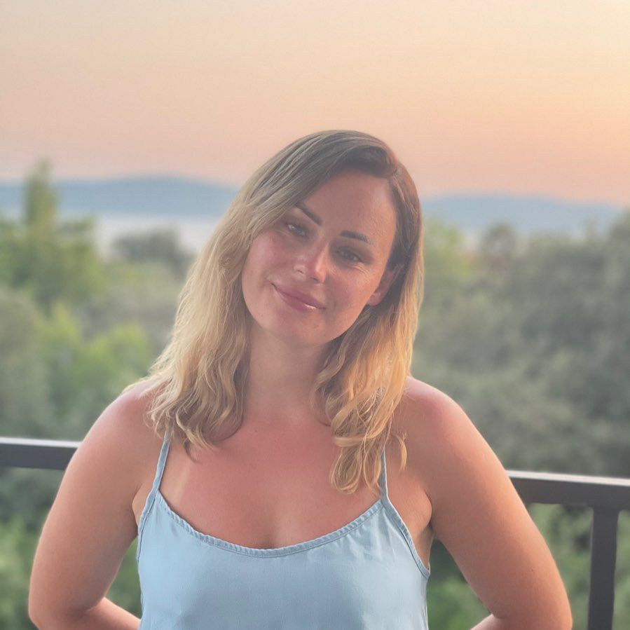 Arleta Dancewicz (mama Sary James)