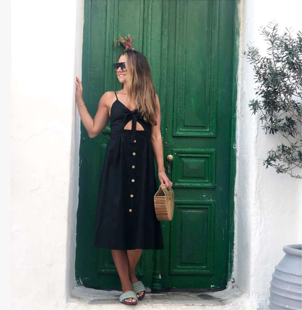 Anna Lewandowska i czarna sukienka