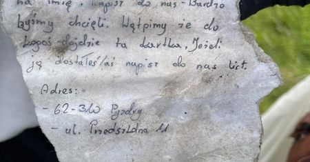 Uczniowie z Kiszewa odkryli list w butelce sprzed 17 lat podczas akcji “Sprzątanie Świata”