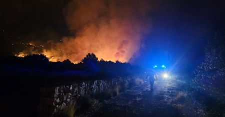 Pożary na chorwackim wybrzeżu: strażacy walczą z żywiołem, pogoda nadal grozi eskalacją