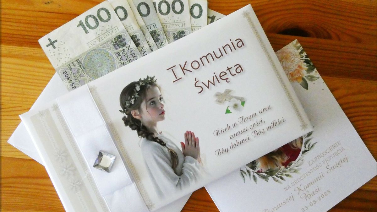 Stock Marek Bazak
Fot. Zofia i Marek Bazak/East News, N/z pieniadze - prezent dla dziecka przystepujacego do pierwszej komunii swietej.
ZOFIA BAZAK