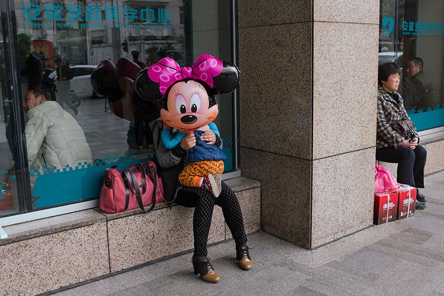 Tao Liu - fotograf amator z Chin, który stał się znany, dzięki humorystycznej fotografii ulicznej 7