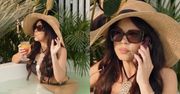 Uzbrojona w bikini Sylwia Bomba moczy się w jacuzzi z drineczkiem. Zazdrościcie formy na lato? (FOTO)