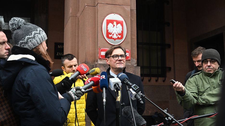 Pawe� Wro�ski
Warszawa, 08.12.2024. Rzecznik Ministerstwa Spraw Zagranicznych Pawe� Wro�ski (C) podczas briefingu prasowego przed siedzib� resortu w Warszawie, 8 bm. Spotkanie dotyczy�o aktualnej sytuacji w Syrii. (amb) PAP/Radek Pietruszka
Radek Pietruszka
briefing prasowy, konferencja, konferencja konferencji, Ministerstwo Spraw Zagranicznych, MSZ, polityk, polityka, prasowa, prasowy prasowego, przed msz, sytuacja w Syrii, briefing briefingu, prasowy prasowym