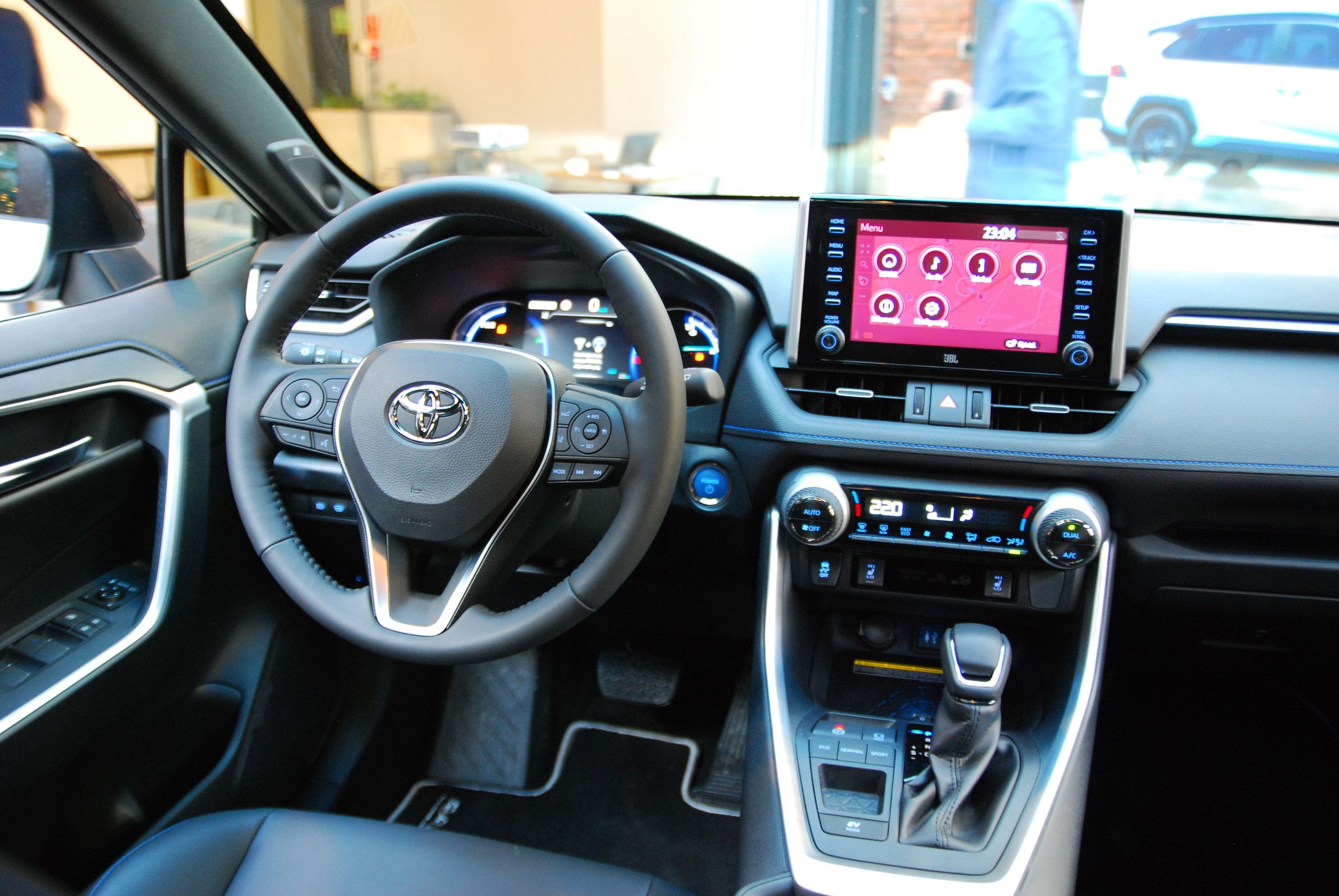 Wnętrze nowej Toyoty RAV4