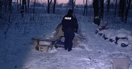 Termometry pokazywały -20 st. C. Szok, co robili w lesie