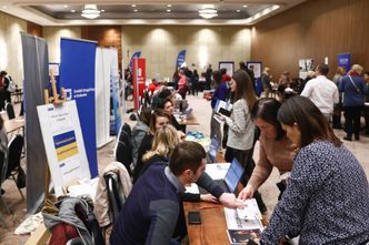 Ile zarabiają uchodźcy w Polsce? "Niewiele ponad płacę minimalną"