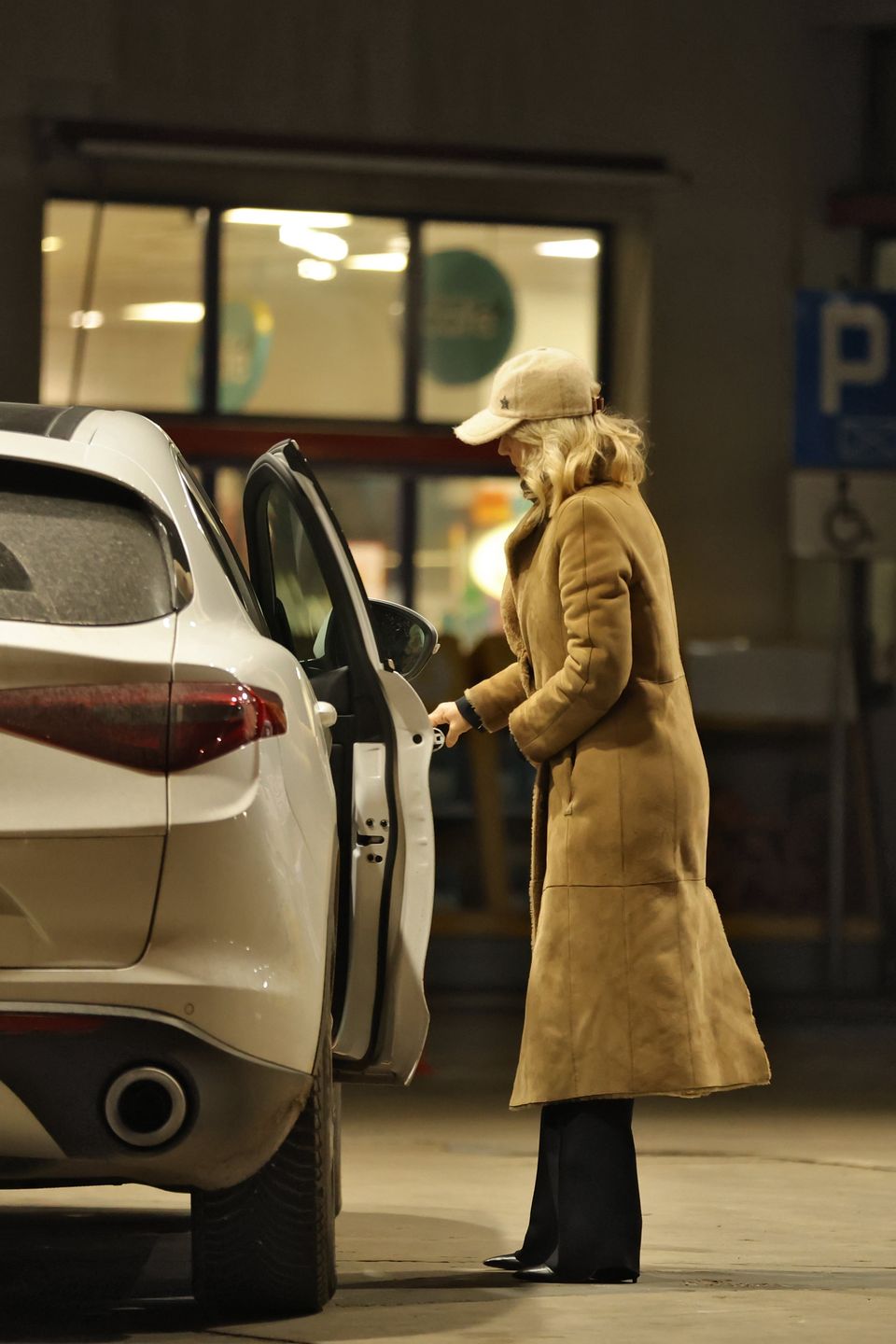 Naturalna Grażyna Torbicka "przyłapana" na stacji benzynowej