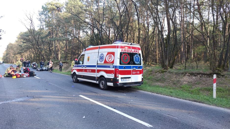 Służby ratunkowe na miejscu wypadku