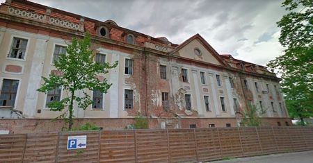 Legnica. Zawalił się dach pałacu Neuhof. Nie doczekał remontu
