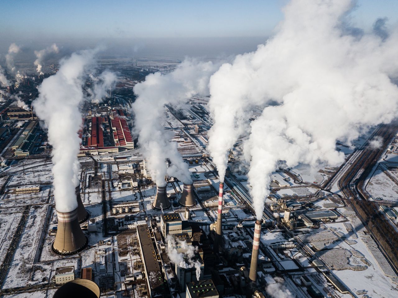 Wielkie koncerny coraz częściej pozywane za emisję CO2