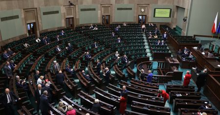 Emocje w Sejmie. Krzyki podczas przemówienia ministra
