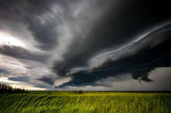 Deszcz, wiatr, możliwy grad. Sprawdź, gdzie dziś obowiązują ostrzeżenia IMGW