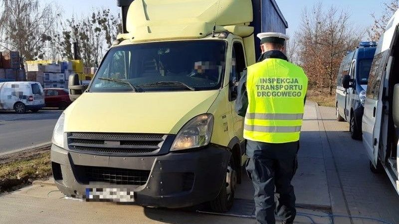 W 2019 r. kierowcę tego "dostawczaka" przyłapano z ładunkiem 5 t. Okazało się, że w 2017 r. ten sam samochód przyłapano z ładunkiem o wadze 4 t. To norma na polskich drogach