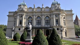Ściągnął ukraińskie flagi z krakowskich budynków. Jakie usłyszał zarzuty?