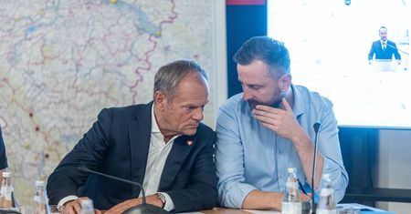 "Podejrzane manewry" na Bałtyku. Pilna narada ws. rosyjskiego statku z "floty cieni"