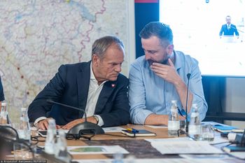 "Podejrzane manewry" na Bałtyku. Pilna narada ws. rosyjskiego statku z "floty cieni"