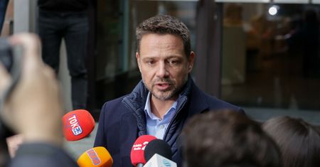Skandaliczny transparent w stolicy. Trzaskowski ostrzega manifestantów