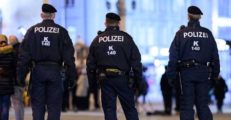 Polak aresztowany w Austrii. Groził ludziom nożem