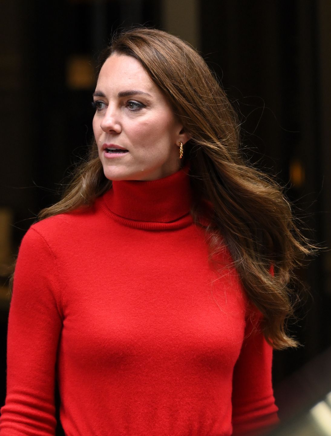 Kate Middleton w krwistoczerwonej stylizacji