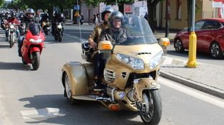 Motocyklowa parada przejechała przez Zduńską Wolę. Setki maszyn zachwyciły mieszkańców