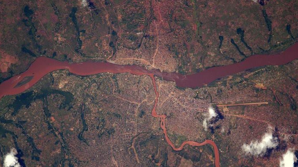 Rzeka została skażona przez toksyny z kopalni.