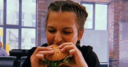 Prosta droga do otyłości. Anna Lewandowska namawia, by zerwać z popularnym nawykiem
