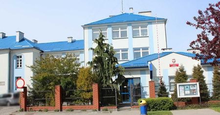 Kobieta przyjechała potwierdzić autentyczność banknotów. Policjant zatrzymał jej prawo jazdy i zweryfikował autentyczność pieniędzy