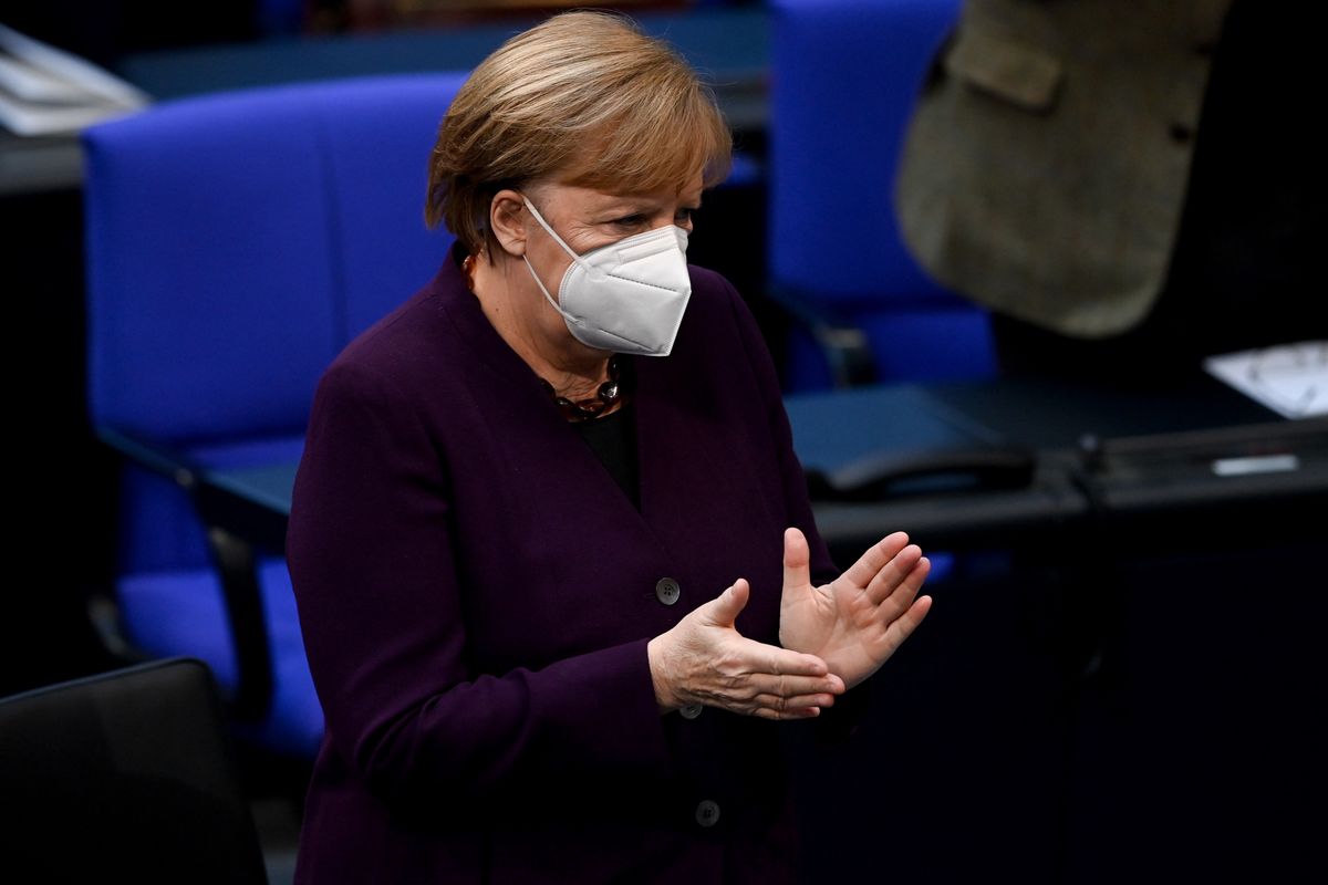 Według doniesień "Bilda" Angela Merkel będzie gotowa utrudnić Niemcom loty do dalekich krajów