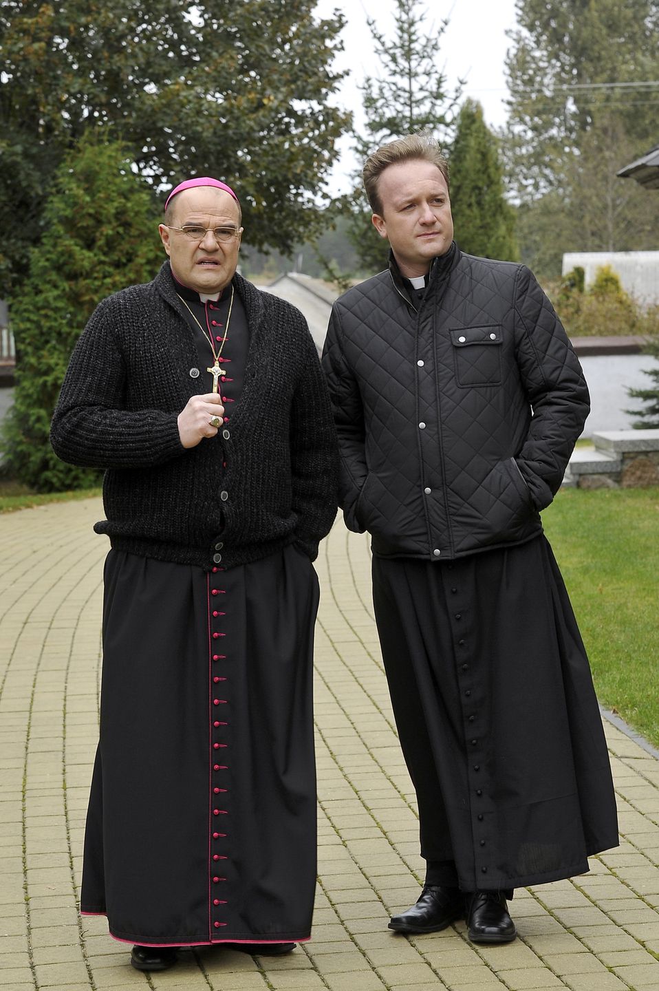 Ksiądz potępia Cezarego Żaka za palenie śmieci na działce