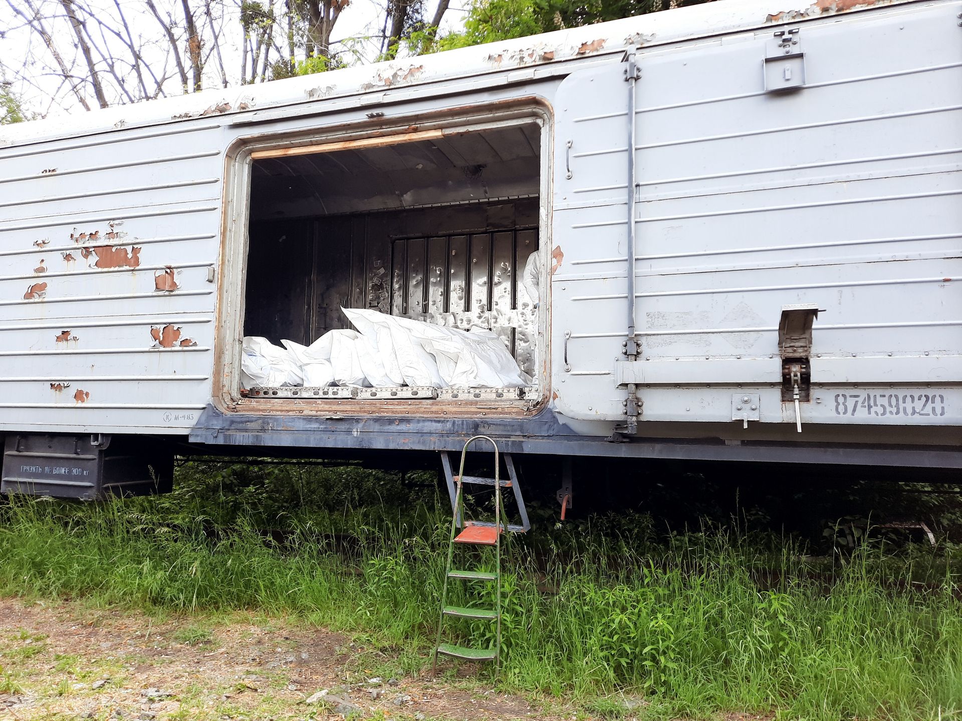 Wagon-chłodnia z ciałami zabitych Rosjan